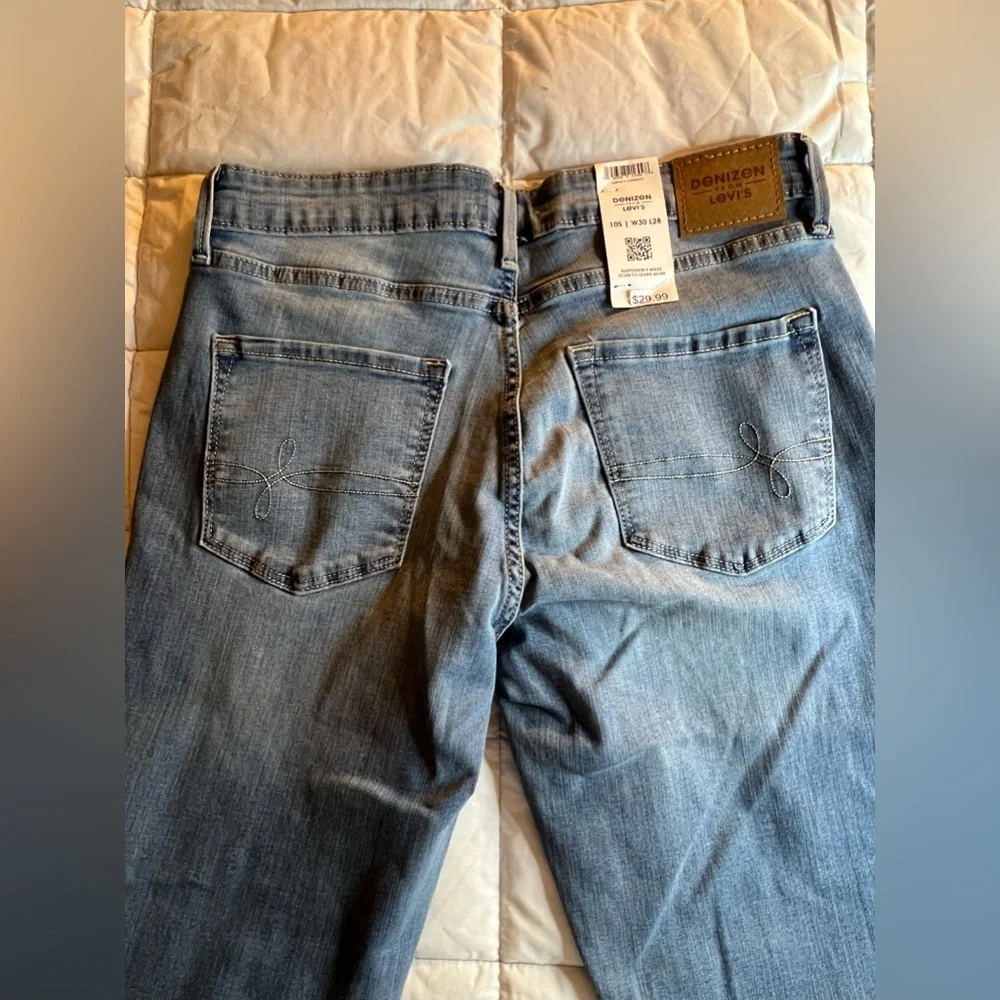 NWT Levi Mid rise skinny. Light wash blue. Women’s size 10. - Picture 6 of 7